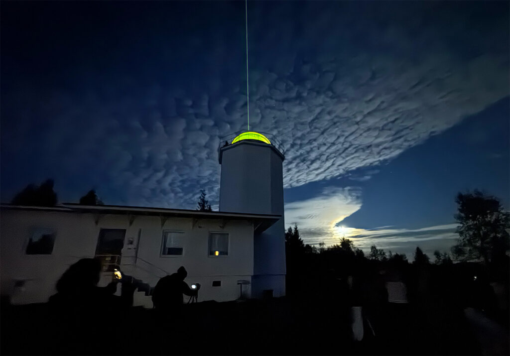 Solobservatoriet med Lasershow og måneformørkelsen. Foto. Elisabeth Sveum, essDesign